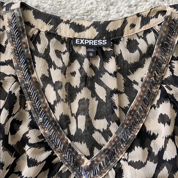 Express Top • bundle & save!!🛍 - Picture 2 of 5